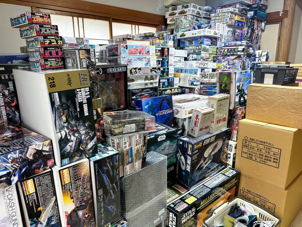 お部屋に積まれたHGやMGのガンプラ 出張買取