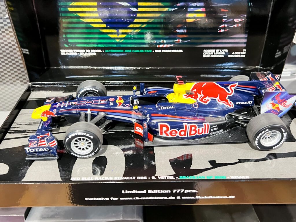 ミニチャンプス 1/18 レッドブル ルノー RB6 S.ベッテル ブラジルGP 優勝 ミニカー買取